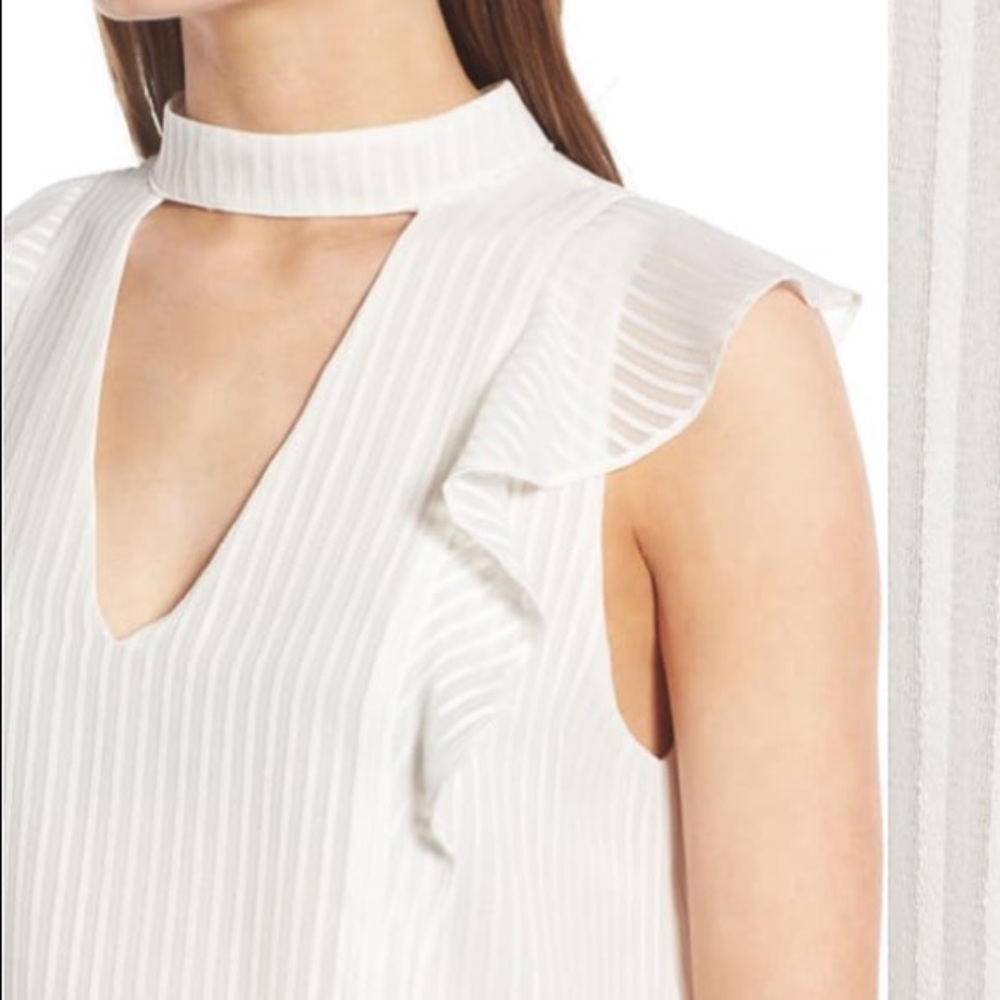 ASTR choker/keyhole white sleeveless blouse ⭐️
